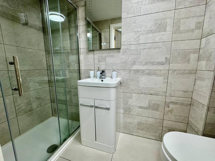 Stylish One Bedroom & A Sofa Bed Cardiff Buitenkant foto